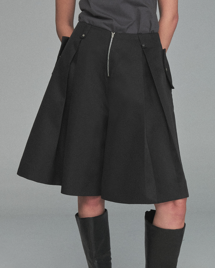 GH PLEATS SHORTS